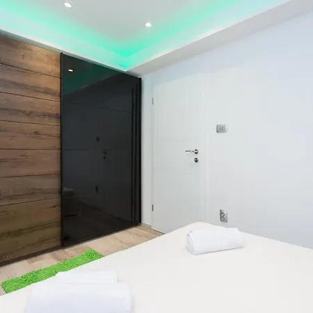 Purple & Apple Green Apartment Split